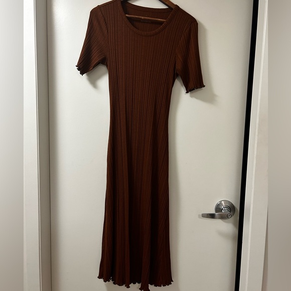 Brown t shirt midi dress with open back detail - Picture 2 of 2